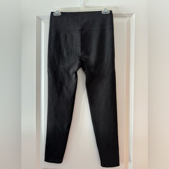 Fabletics Cloud Highwaisted Leggings - Picture 3 of 7